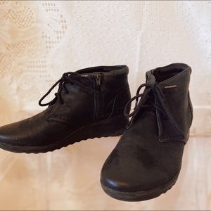 CLARKS BLACK CADDELL HOP BOOT 🥾